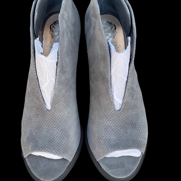 New Vince Camuto grey suede front V-Cute peep toe booties size 11M - Picture 8 of 13